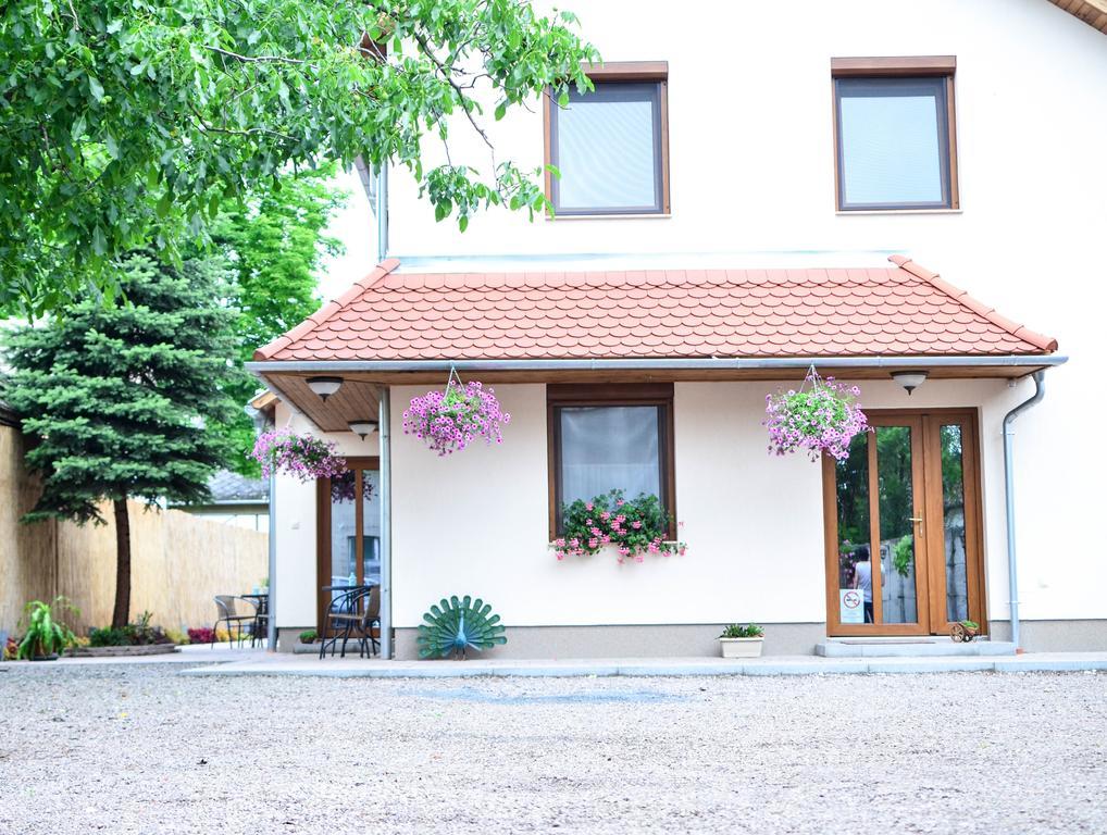Páva Apartmanház Makó Esterno foto