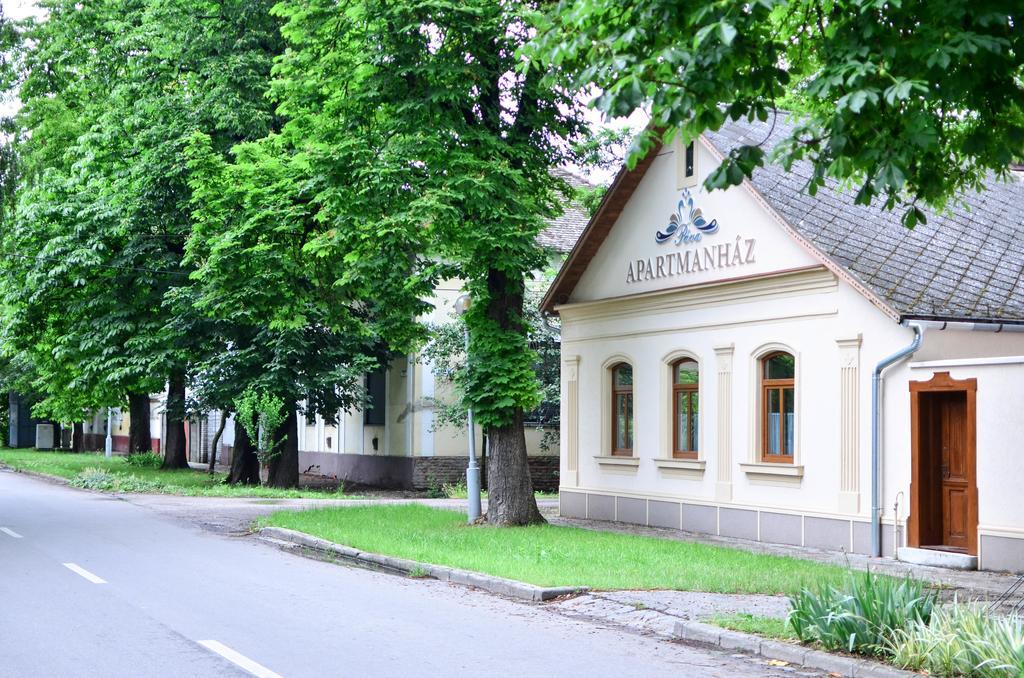 Páva Apartmanház Makó Esterno foto